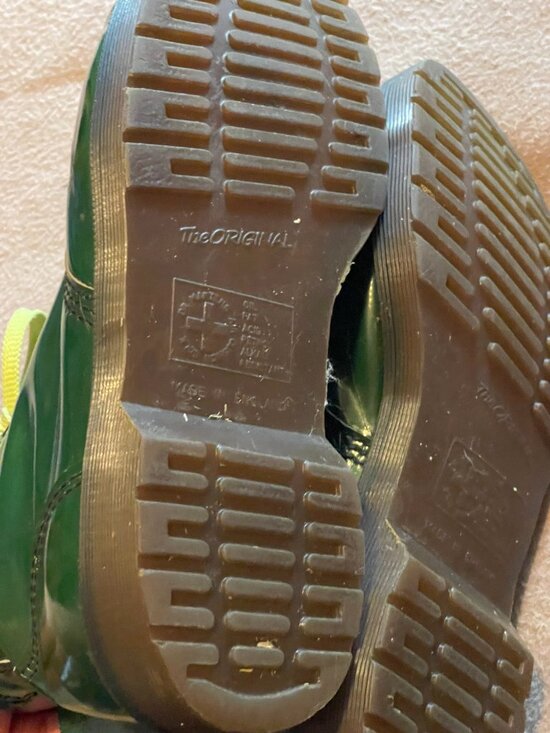 *VERY HARD TO FIND* VINTAGE 90s Dr Martens Green Patent Boots 6 holes Size 7 Men main image 8